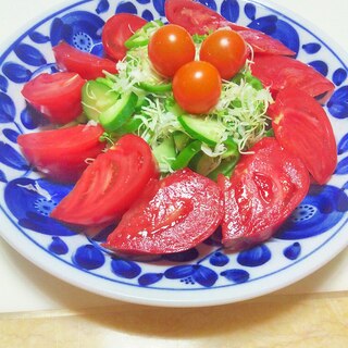 グリーン野菜と高リコピントマトのヘルシーサラダ